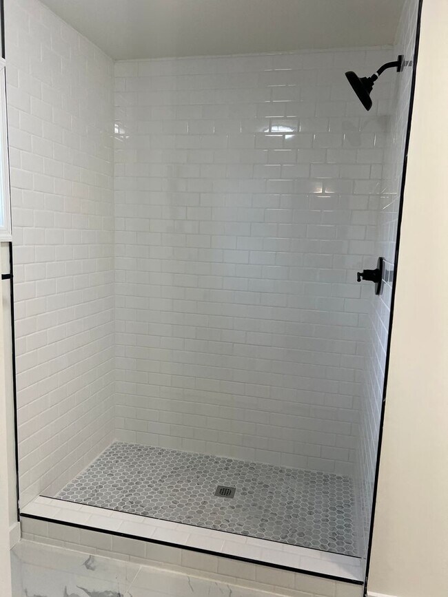 Foto del edificio - Newly renovated 2bed 2bath for rent!