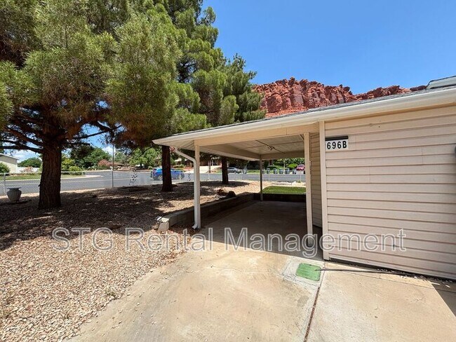 Building Photo - 696 N 600 W