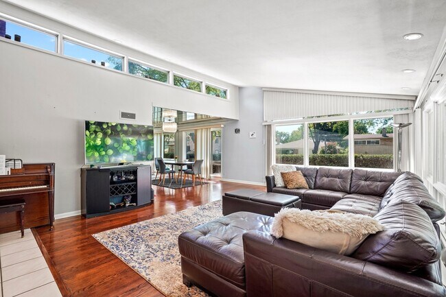 Foto del edificio - 4155 Suffield Ct
