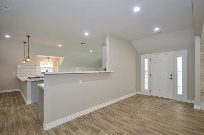 Building Photo - 10102 Shady River Dr