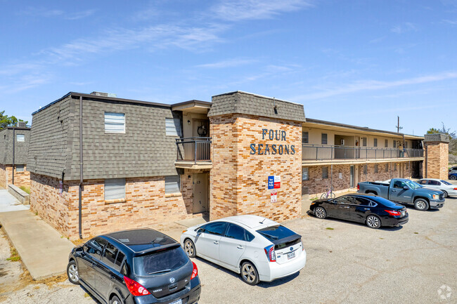 Building Photo - Four Seasons & Pepper Tree Apartments