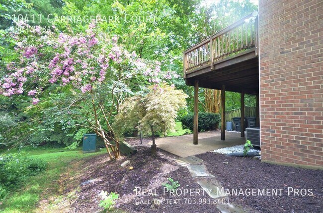 Building Photo - *COMING SOON*Spacious Brick End Unit- Back...