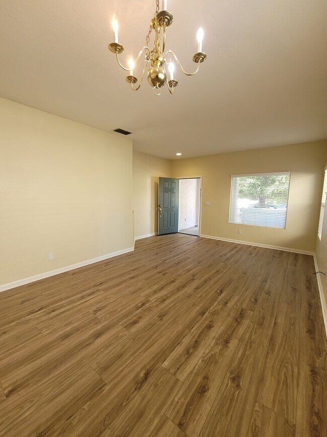 Foto del edificio - COMING SOON!!