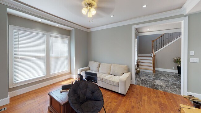 Building Photo - 7BR/5BA Victorian Near UTK | Greek Life & ...