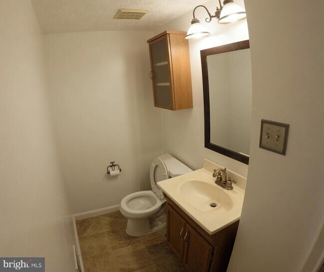 Foto del edificio - 8112 Parkdale Ct