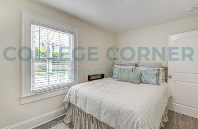 Building Photo - 127 Idlewilde Dr