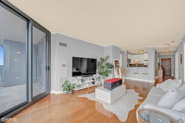 Photo - 450 E Waterside Dr Townhome