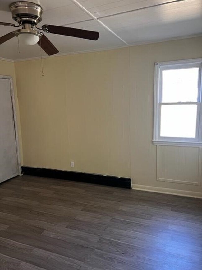 Building Photo - 106 Cloverdale Ct
