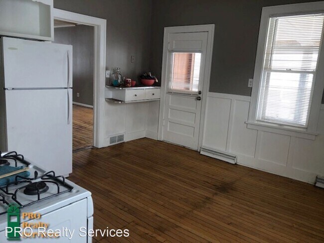 Building Photo - 4 br, 2 bath House - 1322 Burr Street