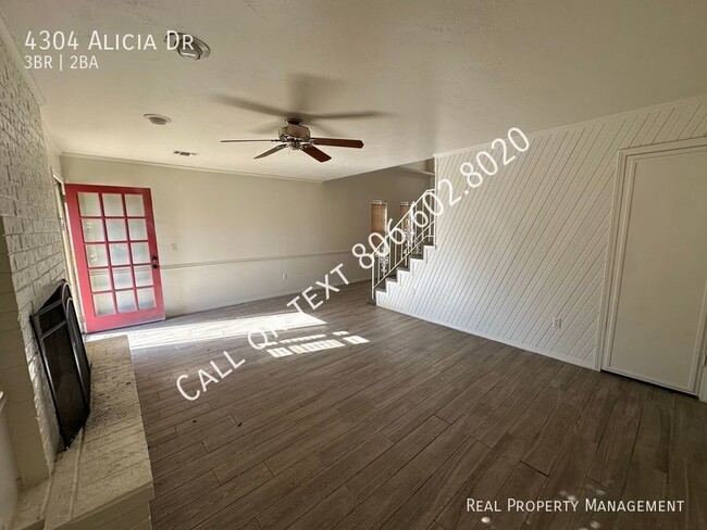 Foto del edificio - Large 3 bed, 2 bath home with two car garage!