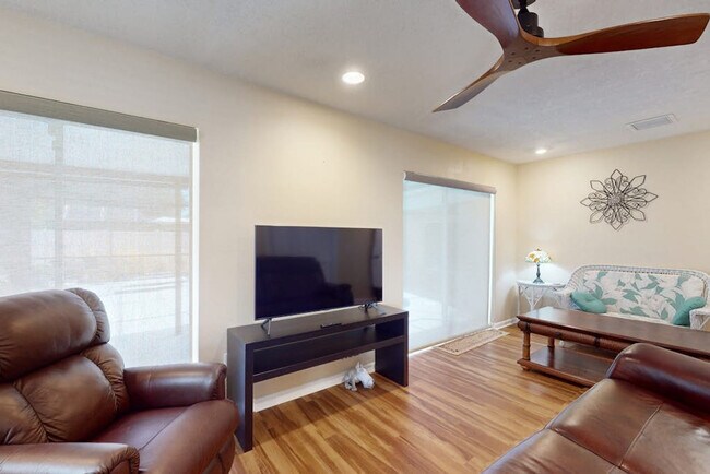 Foto del edificio - 2822 Tuckerstown Dr