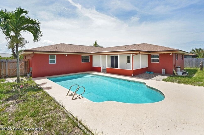 Building Photo - 765 Palm Dr