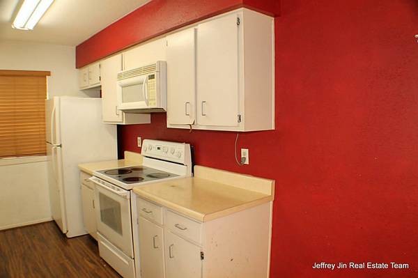 Kitchen - 8100 Cambridge St