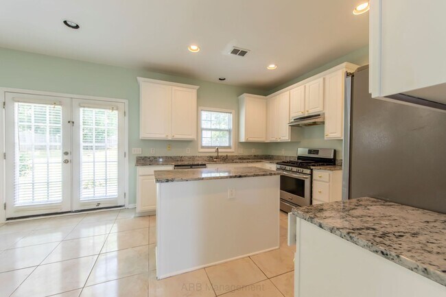 Foto del edificio - Beautiful 4-Bedroom Home in Desirable East Cobb – Prime Marietta Location!