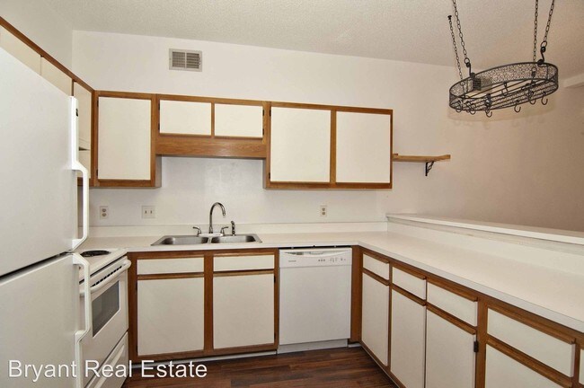 Building Photo - 721 Bragg Dr