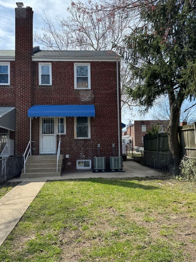 Foto principal - Newly Renovated Three Bedroom/2 Bathroom H...
