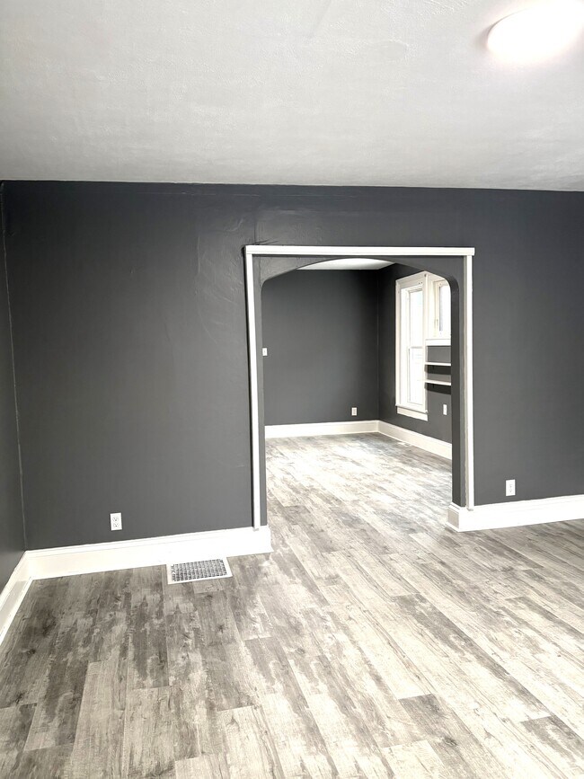 Foto del edificio - 313 E 7th St