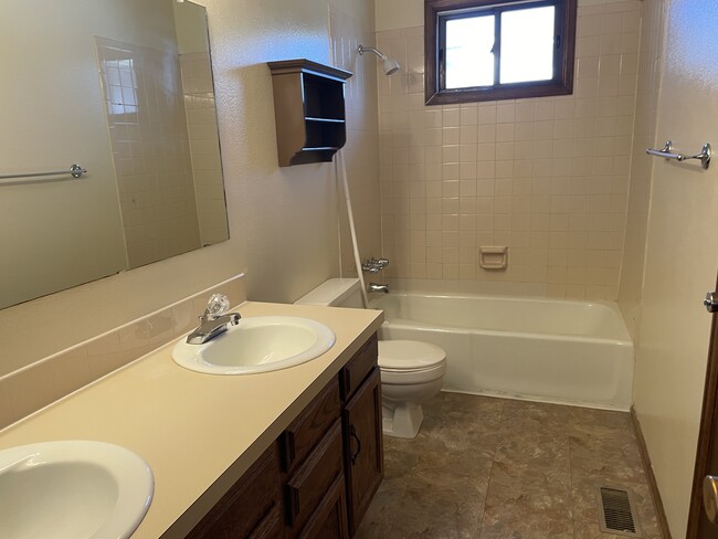 Foto del edificio - 2252 Austin Ct