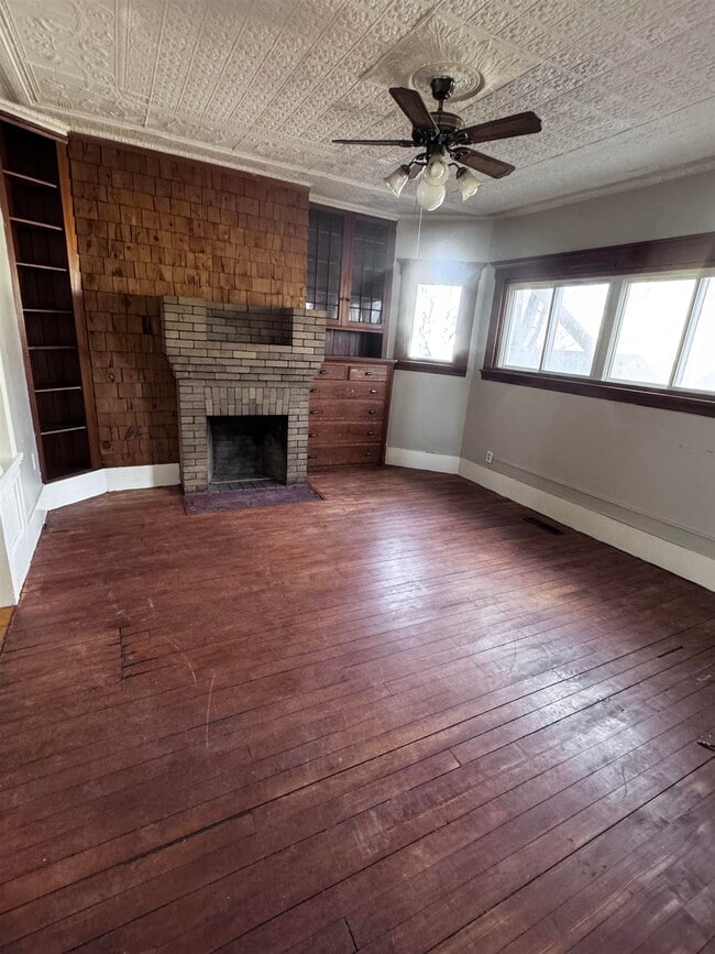 Building Photo - 220 Broad St