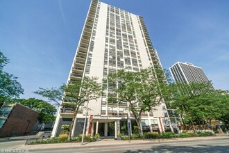 Building Photo - 1455 N Sandburg Terrace