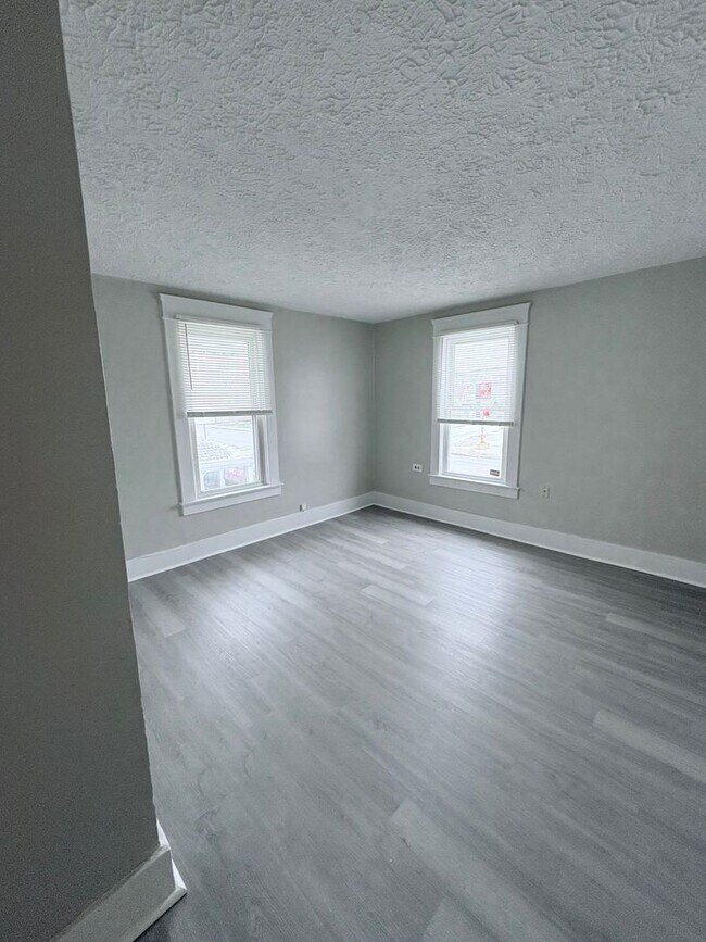 Foto del edificio - Charming 2 Bed 1 Bathroom in Warren Ohio!