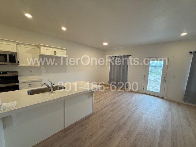 Foto del edificio - This property offers a NO DEPOSIT option available