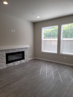 Foto del edificio - Stunning Tri Level 3/2.5 Townhome in the G...