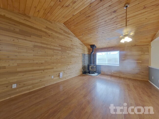 Foto del edificio - 5504 Vermillion Bluffs Dr