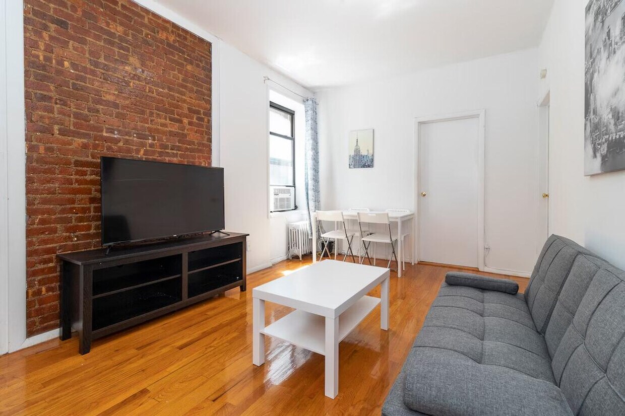 Foto principal - 334 E 94th St
