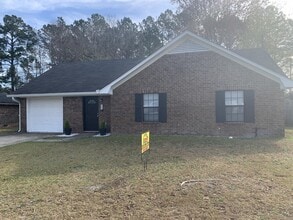 Building Photo - 805 Hidden Hollow Cir