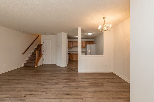 Building Photo - Three Bedroom END unit Townhome!