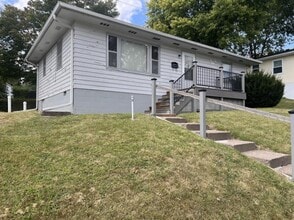 Building Photo - 212 Pine St