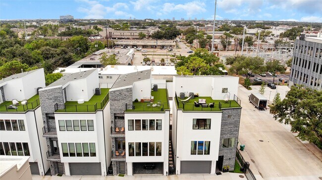 Foto del edificio - 5907 Winsome Ln