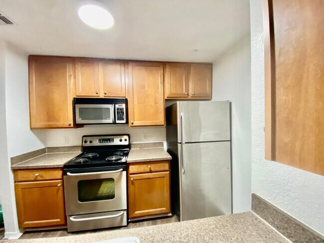 Kitchen - 5447 Vineland Rd