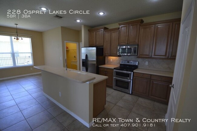Building Photo - Osprey Lake Water Front Estate