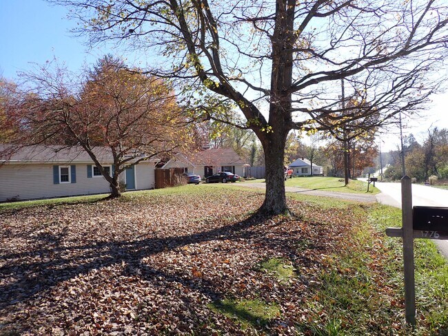 Building Photo - 1776 Lindale Nicholsville Rd