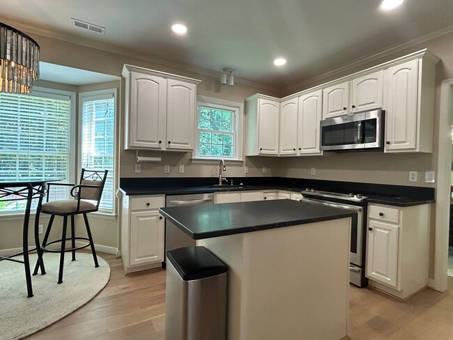 Building Photo - Wonderful Glen Allen Cul de sac home