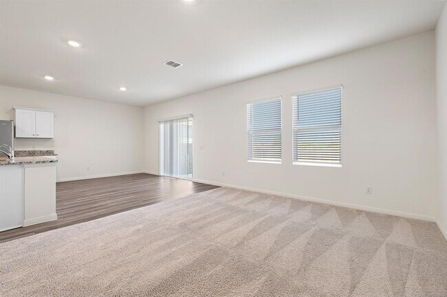 Building Photo - 640 Gemsbok Rd