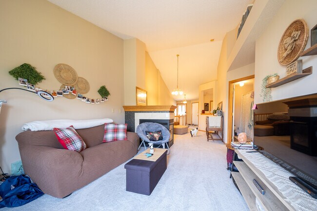 Foto del edificio - 8772 Coburn Ct