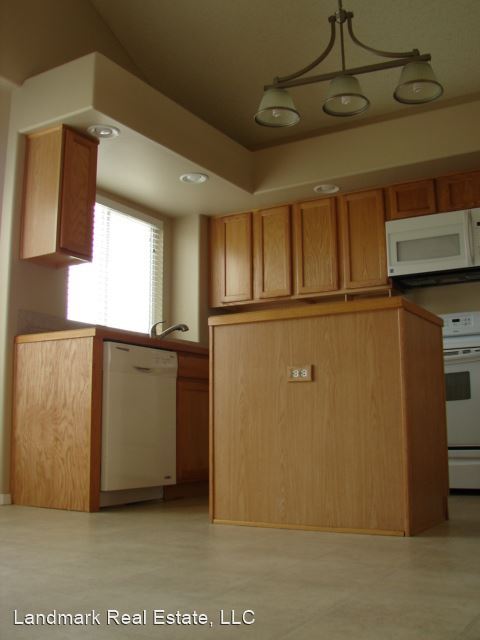 Building Photo - 3 br, 2.5 bath House - 7230 Moss Bluff Court