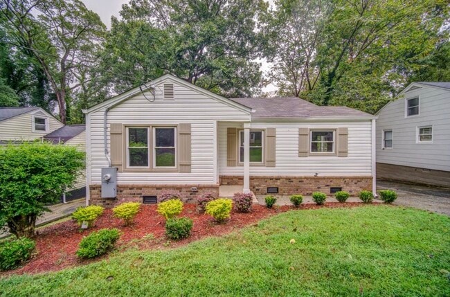 Photo - 1384 Westmont Rd SW House