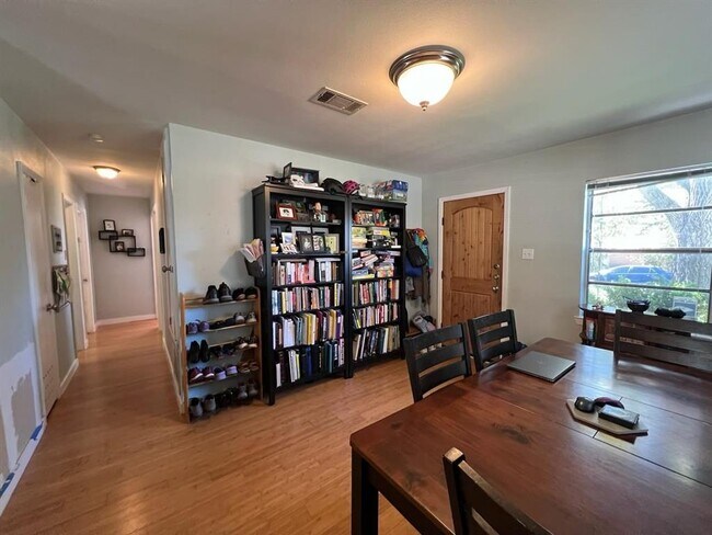 Building Photo - 1805 Deloney St