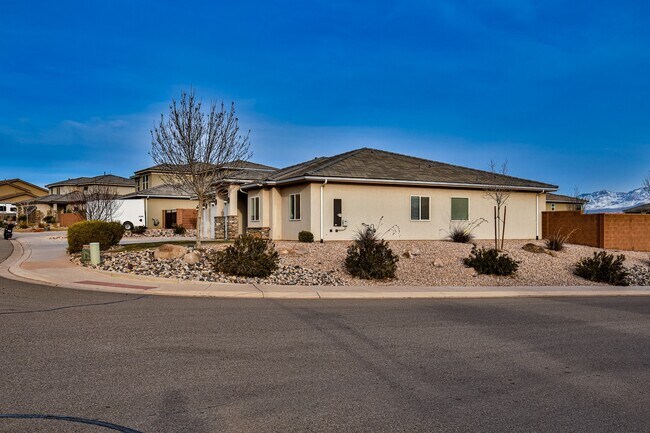 Building Photo - 3594 S Jessamine Dr
