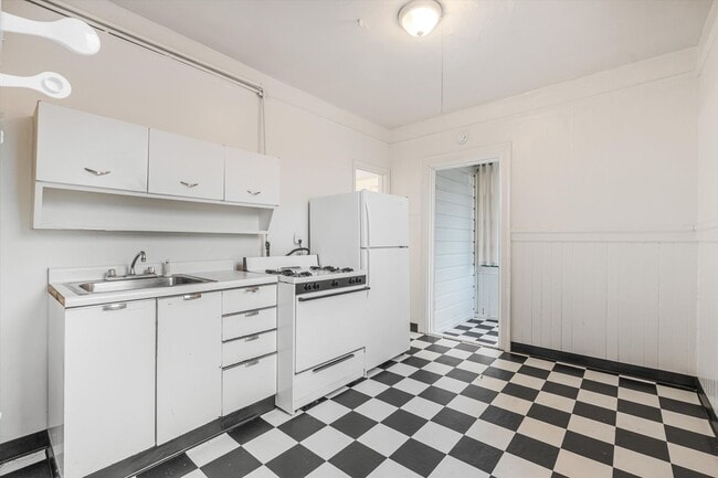 Photo - Cozy Studio Available Today in Goose Hollow! Apartment