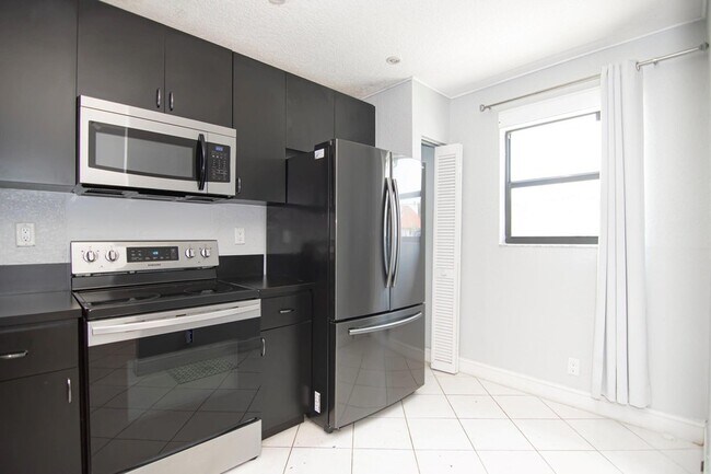 Foto del edificio - 369 NW 36th Ave