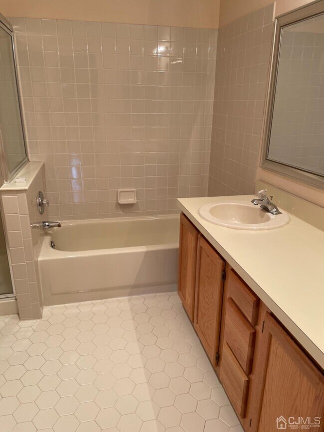 Building Photo - 70 Winthrop Rd