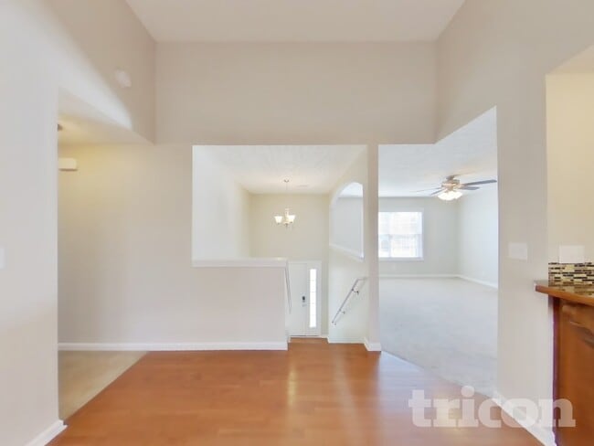 Building Photo - 1457 Mutual Dr