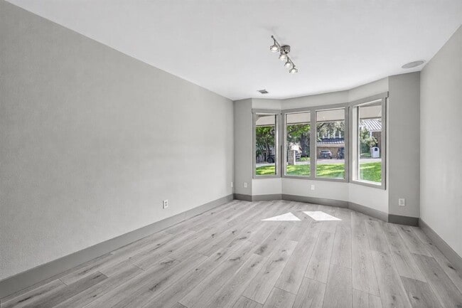 Building Photo - 4301 Hyridge Dr