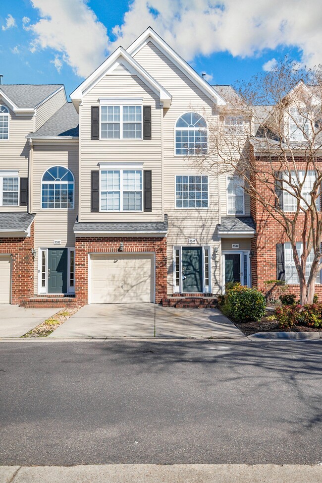 Building Photo - 5438 Summer Crescent