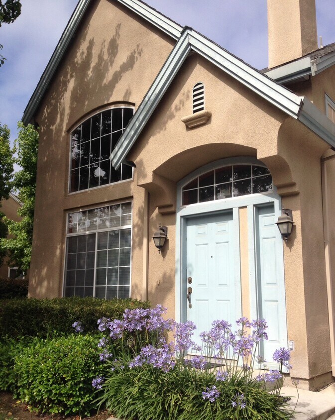Primary Photo - 214 Holland Cir